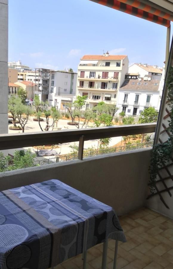 2 pièces climatisé avec balcon dans le vieil Antibes, résidence moderne avec ascenseur Esterno foto