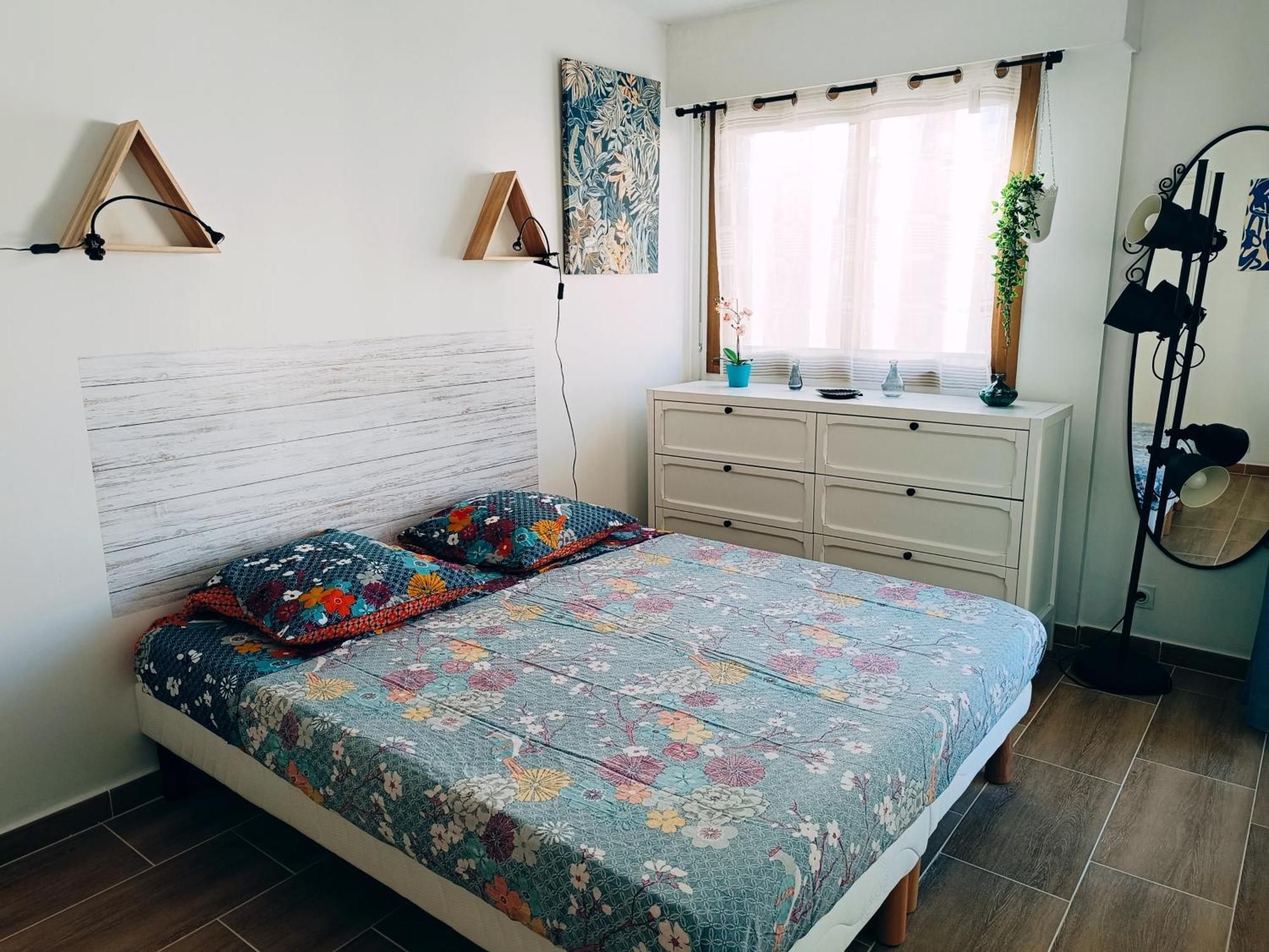 2 pièces climatisé avec balcon dans le vieil Antibes, résidence moderne avec ascenseur Esterno foto