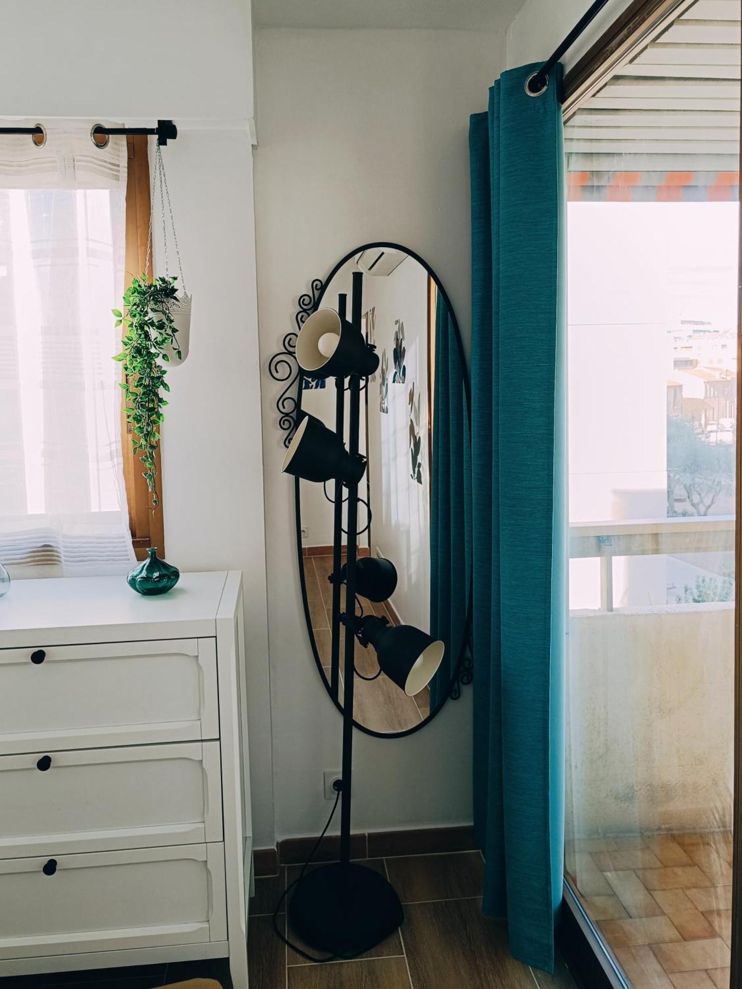 2 pièces climatisé avec balcon dans le vieil Antibes, résidence moderne avec ascenseur Esterno foto